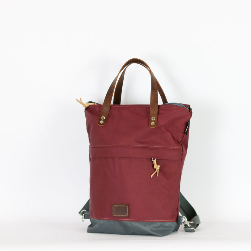 Rucksack Tasche "Leefke"  • Shopper mit Rucksack Funktion  • Weinrot Bio Baumwolle • 2in1 Convertible Tote Bag