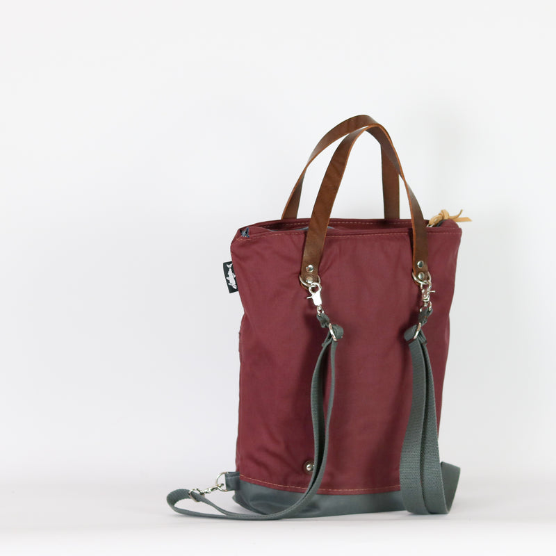 Rucksack Tasche "Leefke"  • Shopper mit Rucksack Funktion  • Weinrot Bio Baumwolle • 2in1 Convertible Tote Bag