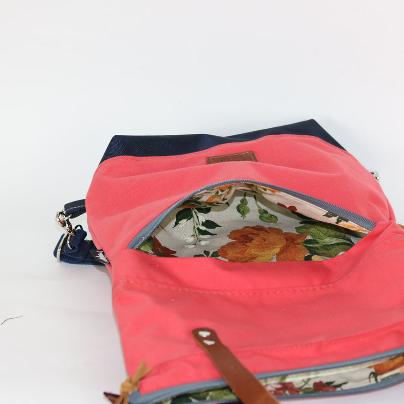 Rucksack Tasche "Femke"  • Shopper mit Rucksack Funktion  • Himbeere Rot • 2in1 Convertible Tote Bag