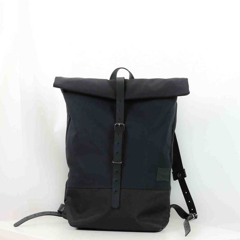 Rucksack Roll Top "Oskar" • Schwarz • Canvas