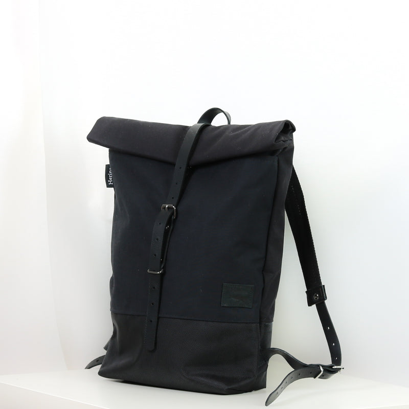 Rucksack Roll Top "Oskar" • Schwarz • Canvas